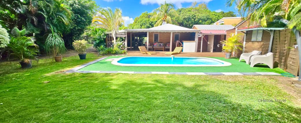 La villa Botanica. La piscine et le jardin