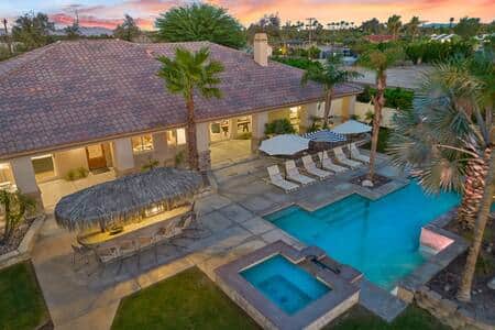 Mingle between the poolside loungers and palapa-shaded barstools 