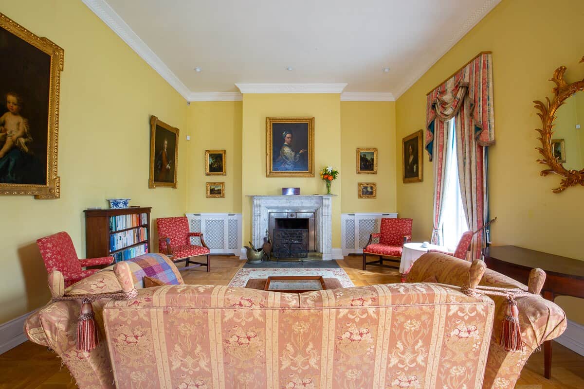 Doon House has an authentic 18th century interior, ideal for elegant entertaining.
