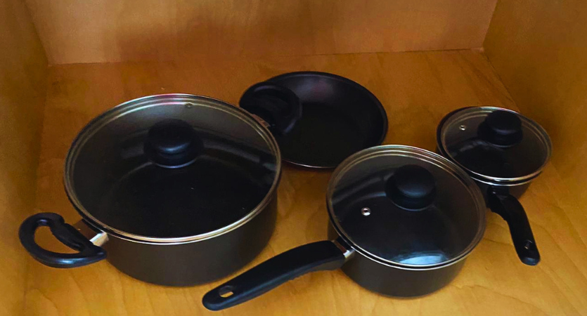 Kitchen includes all essentials such as pots, pans, and cooking utensils. Lakeland, FL
