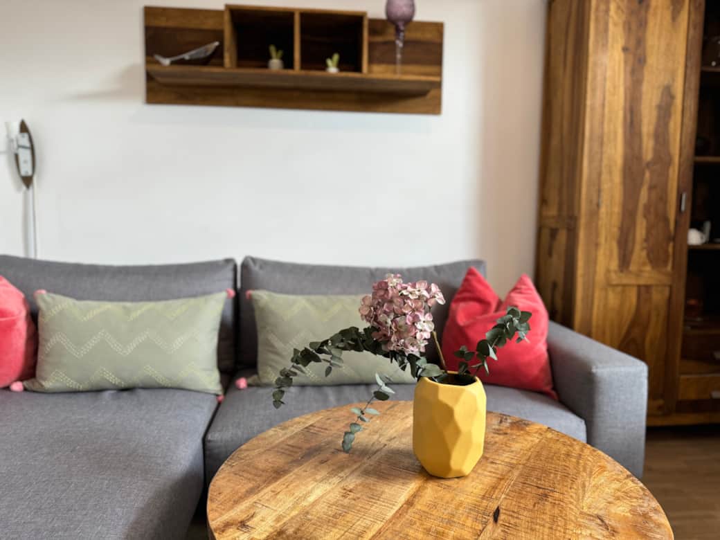 Wohn/-Esszimmer mit Schlafcouch