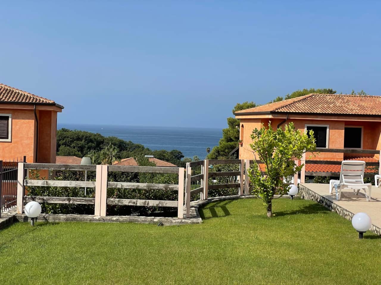 vista mare dal giardino