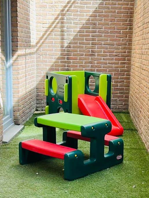 Glijden, spelen en genieten - plezier gegarandeerd op het afgesloten terras!
