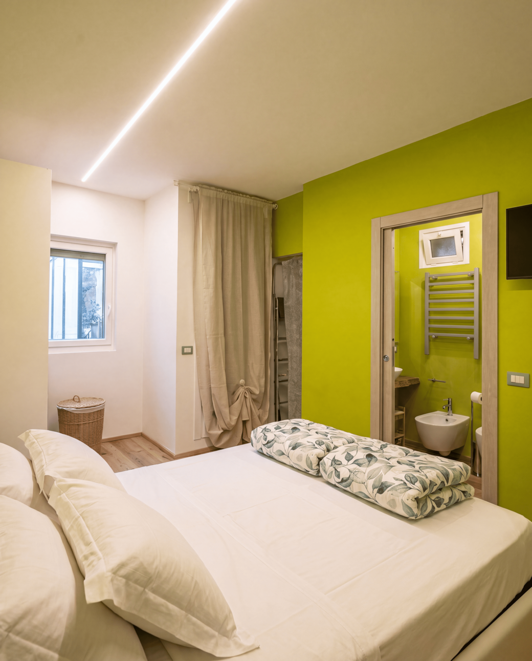 elegant bedroom 2 with en-suite bathroom in Ortigia 2 elegant bedroom 2 with en-suite bathroom in Ortigia 2