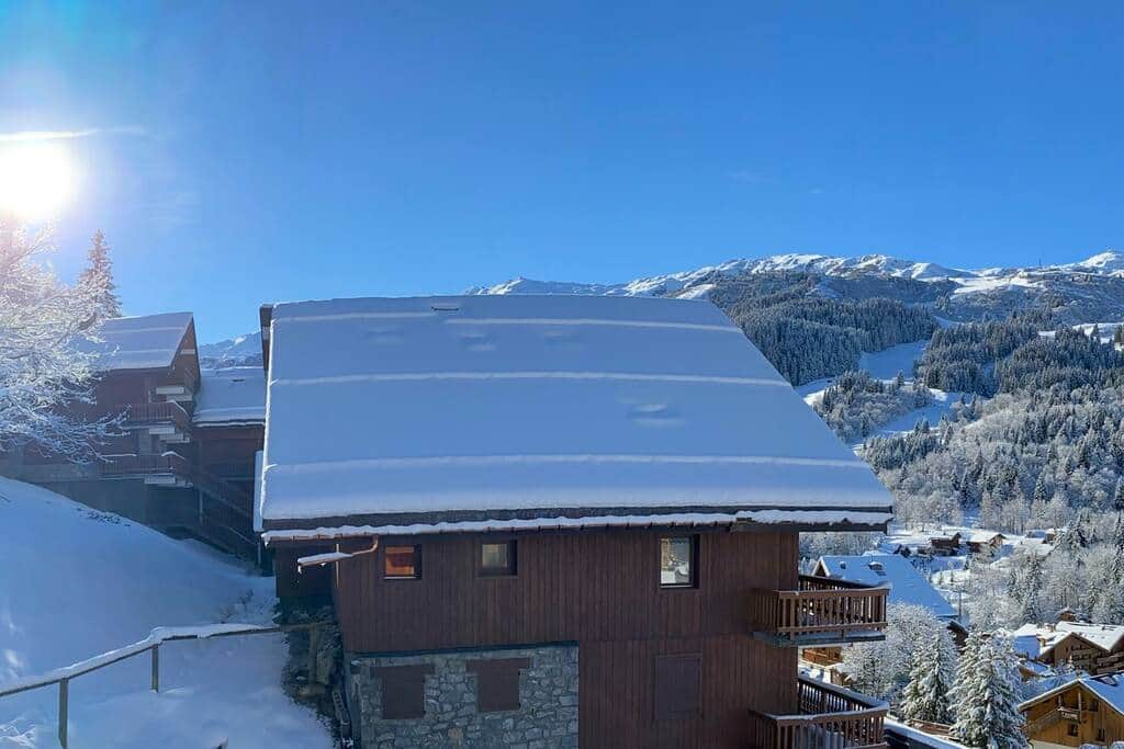 Exposition sud. Photo panoramique vue balcon 