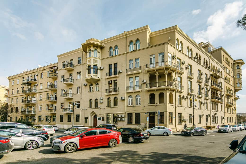 Beautiful historic building in a quiet, leafy neighborhood — steps from cafés, shops, and easy city transport. Beautiful historic building in a quiet, leafy neighborhood — steps from cafés, shops, and easy city transport.
