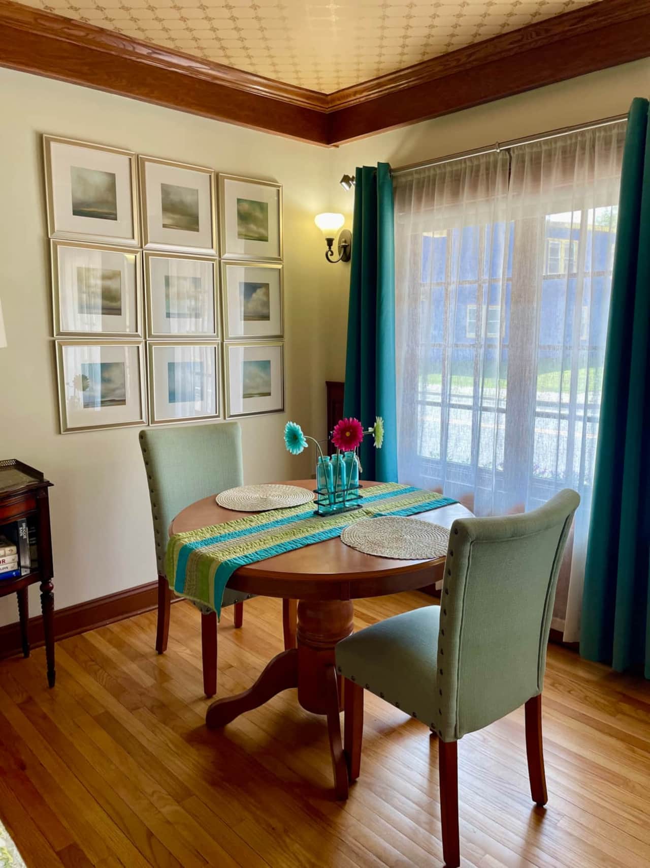 Eat breakfast and drink your morning coffee by the sunny windows
