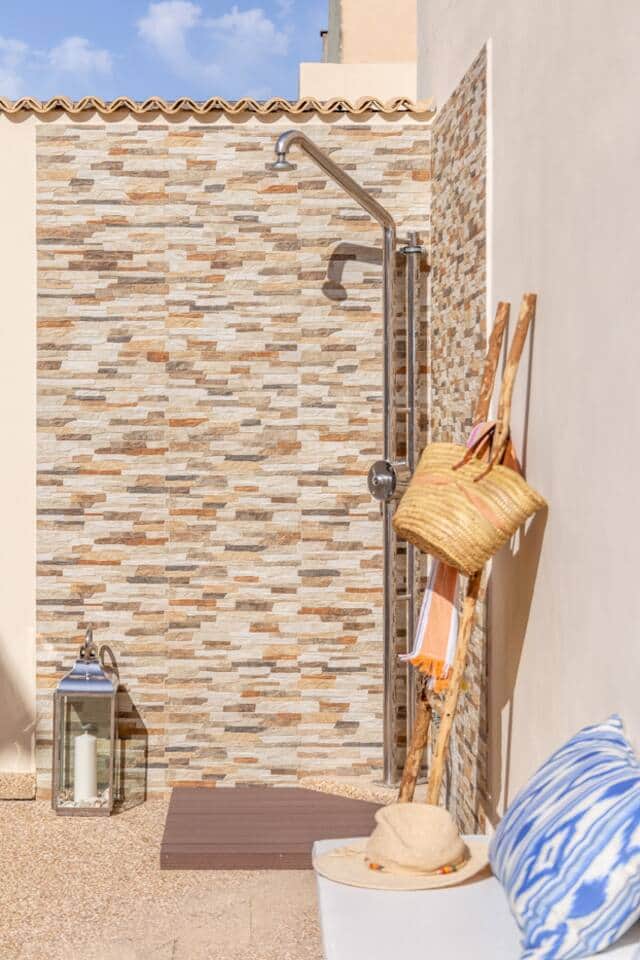 Detalle de la ducha que hay en la terraza