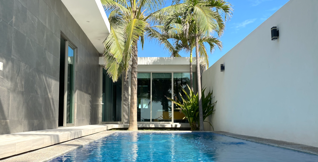 Infinity pool with ocean view