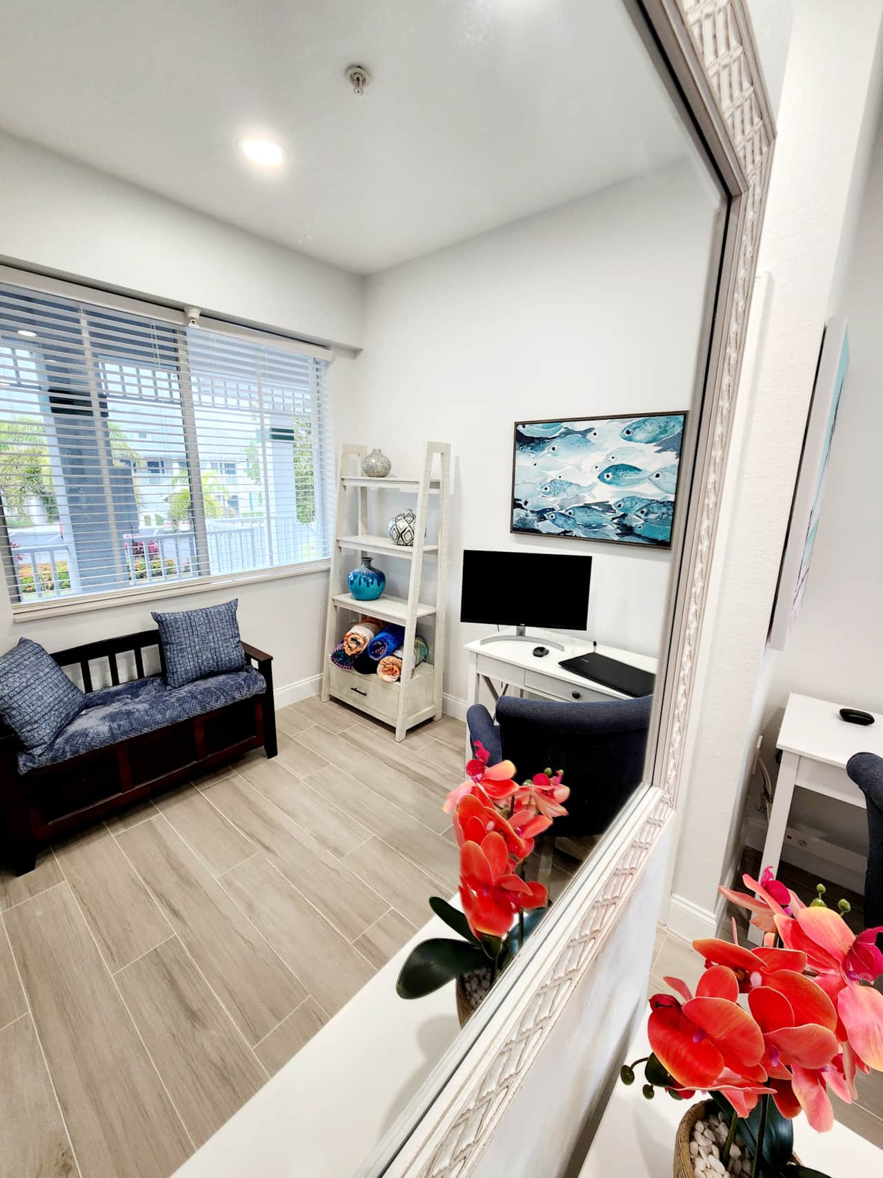 Foyer area with workspace