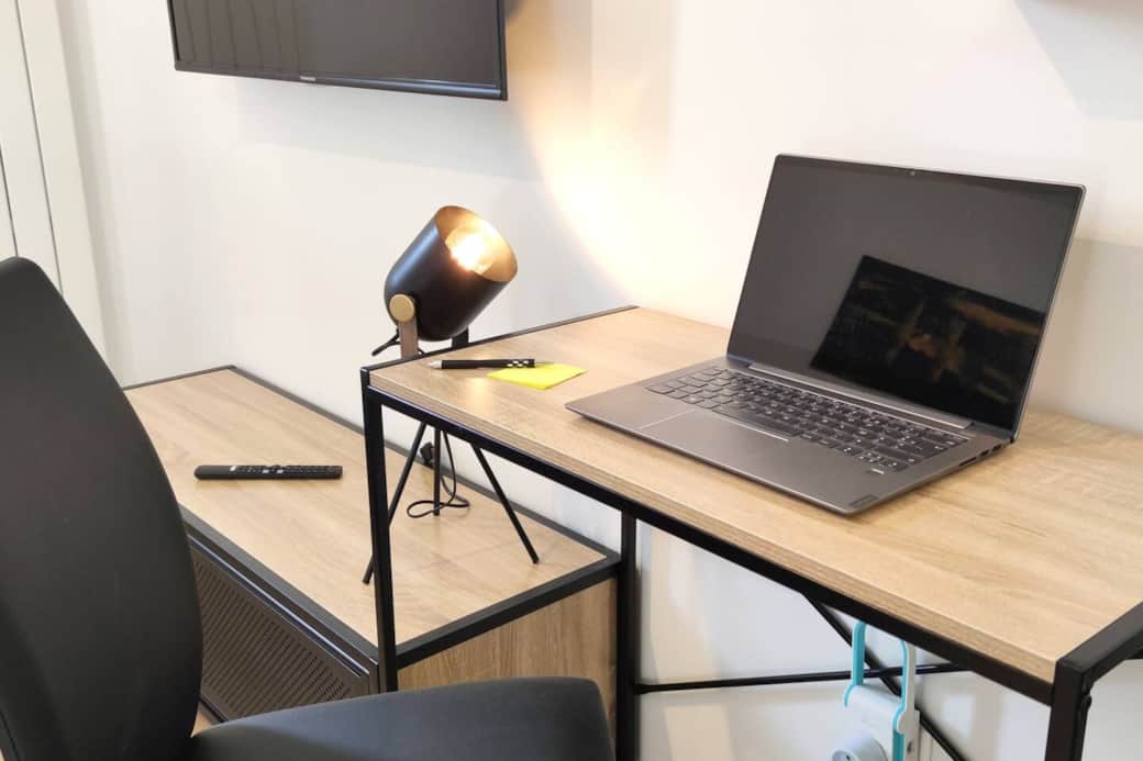 Le coin bureau vous permettra d'être à l'aise avec votre ordinateur Le coin bureau vous permettra d'être à l'aise avec votre ordinateur