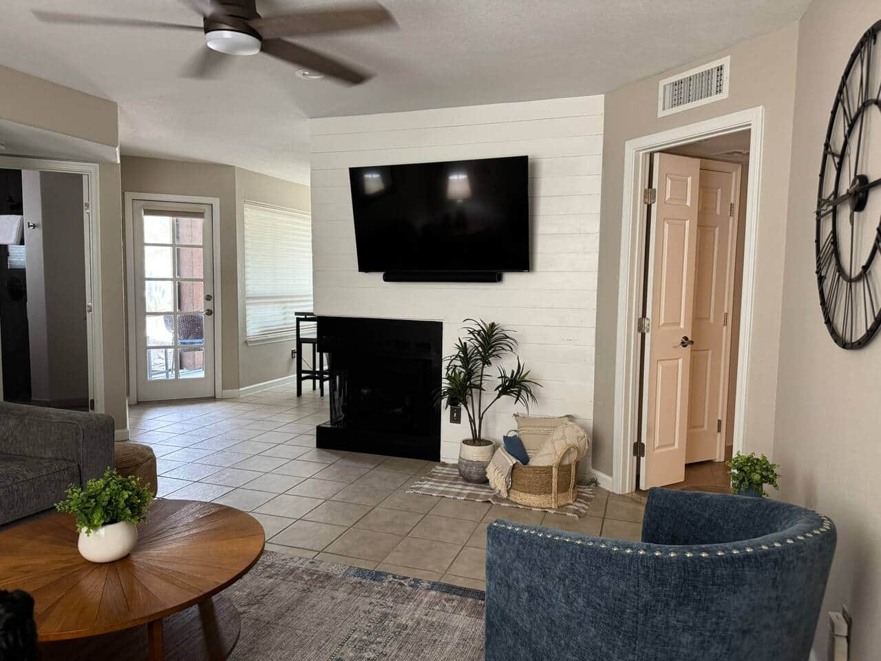 Living room, patio entry 