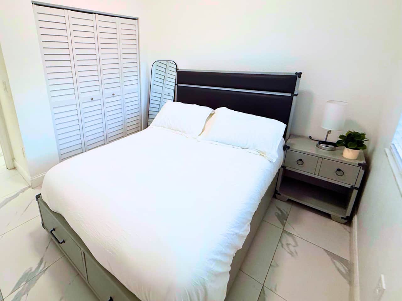 Third bedroom with full-size bed, Smart TV and generous closet space.