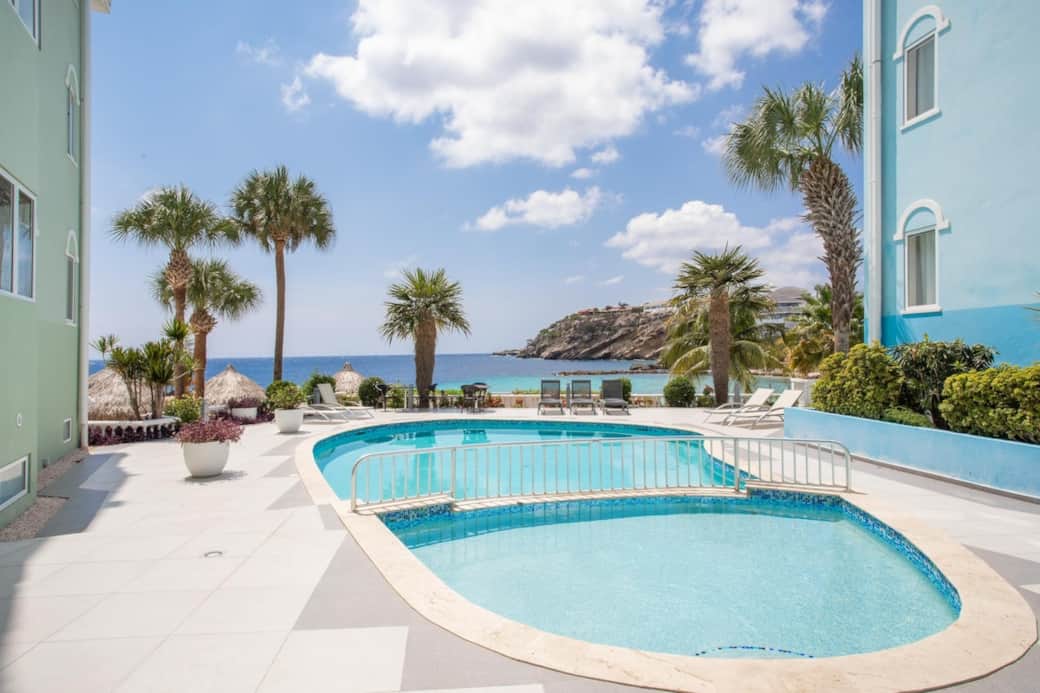 The swimming pool is only for guest of the Ocean Suites 