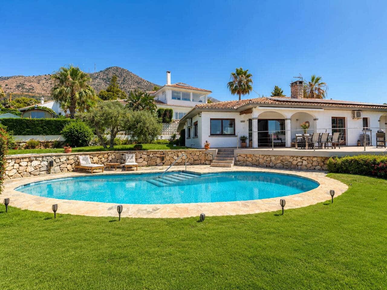 Pool und Terrasse