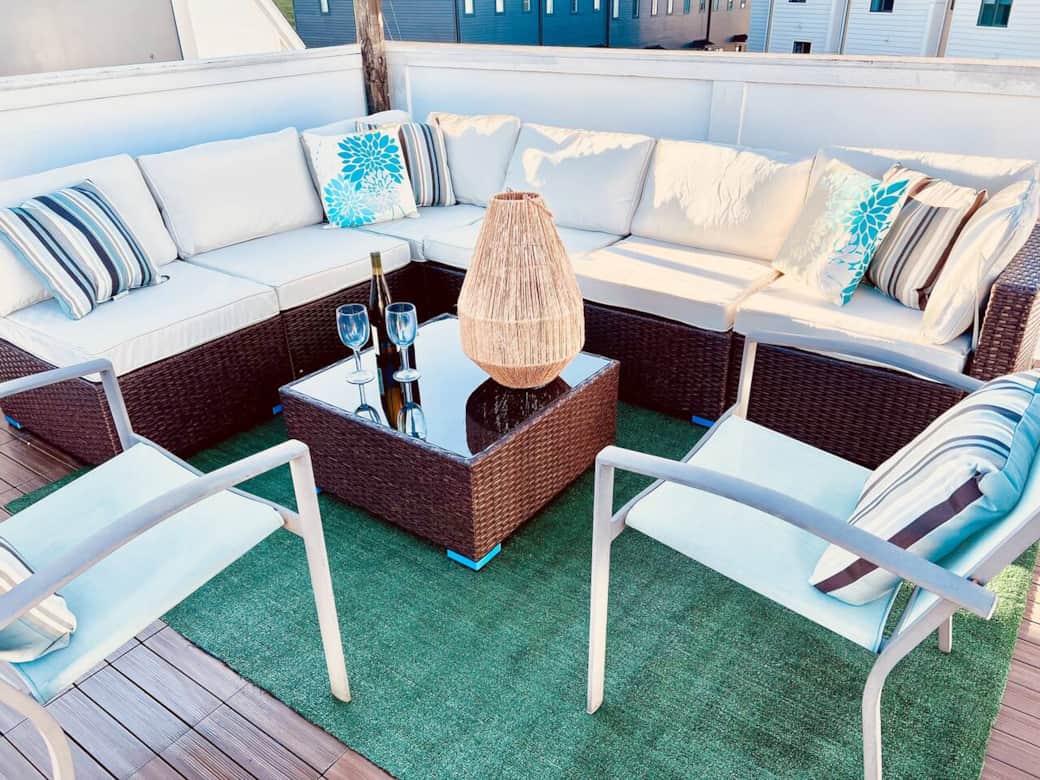 Roofdeck couch
