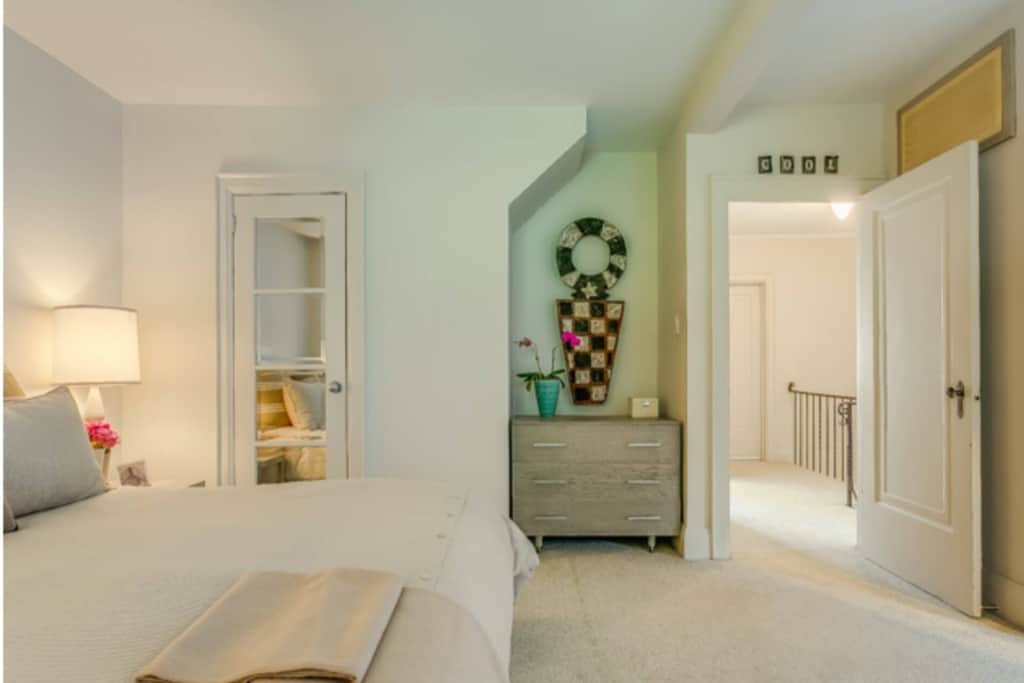 10 Main Bedroom