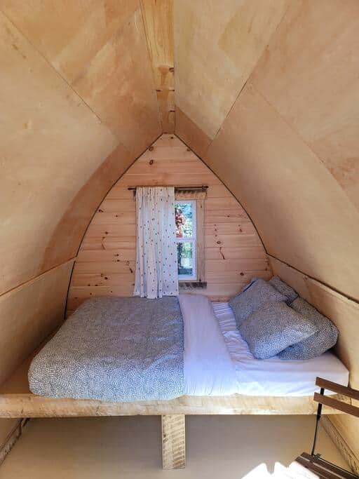 Roomy and comfy bed