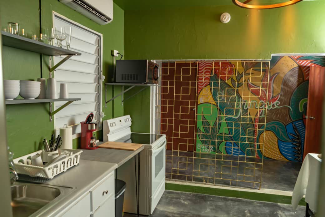 Bosque Vibe: Main Kitchen Bosque Vibe: Main Kitchen