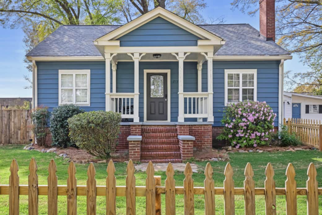 Stylish retreat minutes from historic Marietta Square