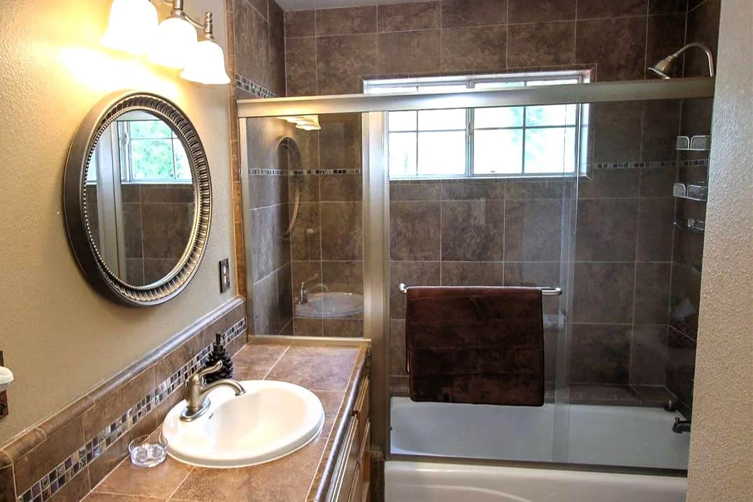 Two luxury baths with towels provided