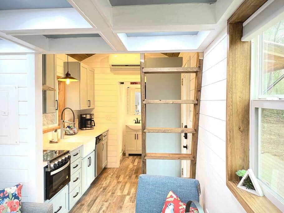 Prepare an excellent meal in this full-size kitchen. Prepare an excellent meal in this full-size kitchen.
