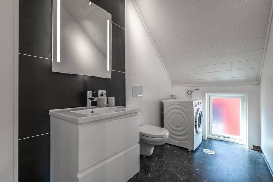 Bathroom second floor with washing-machine Bathroom second floor with washing-machine
