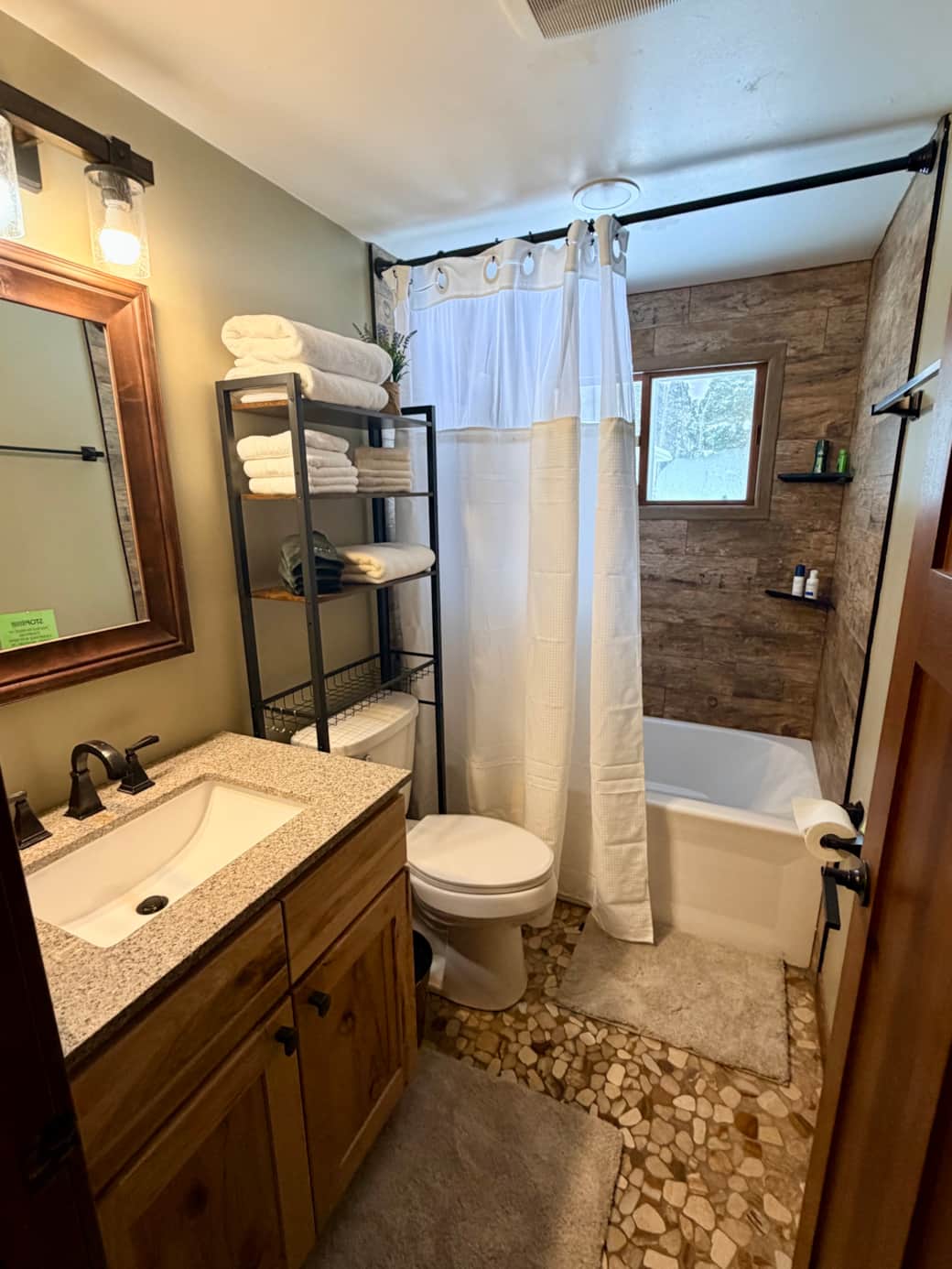 Full Bathroom Main Level Full Bathroom Main Level