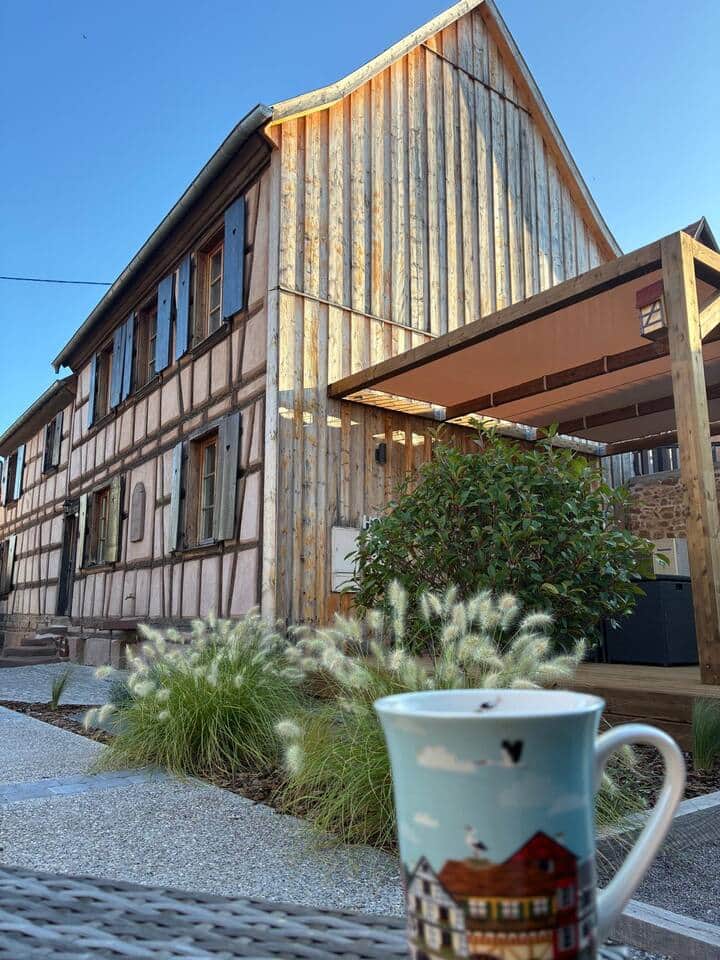 L'extérieur depuis la cour