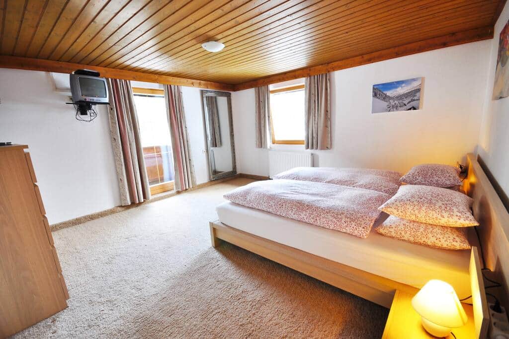 Bedroom 1 - Double bed/TV