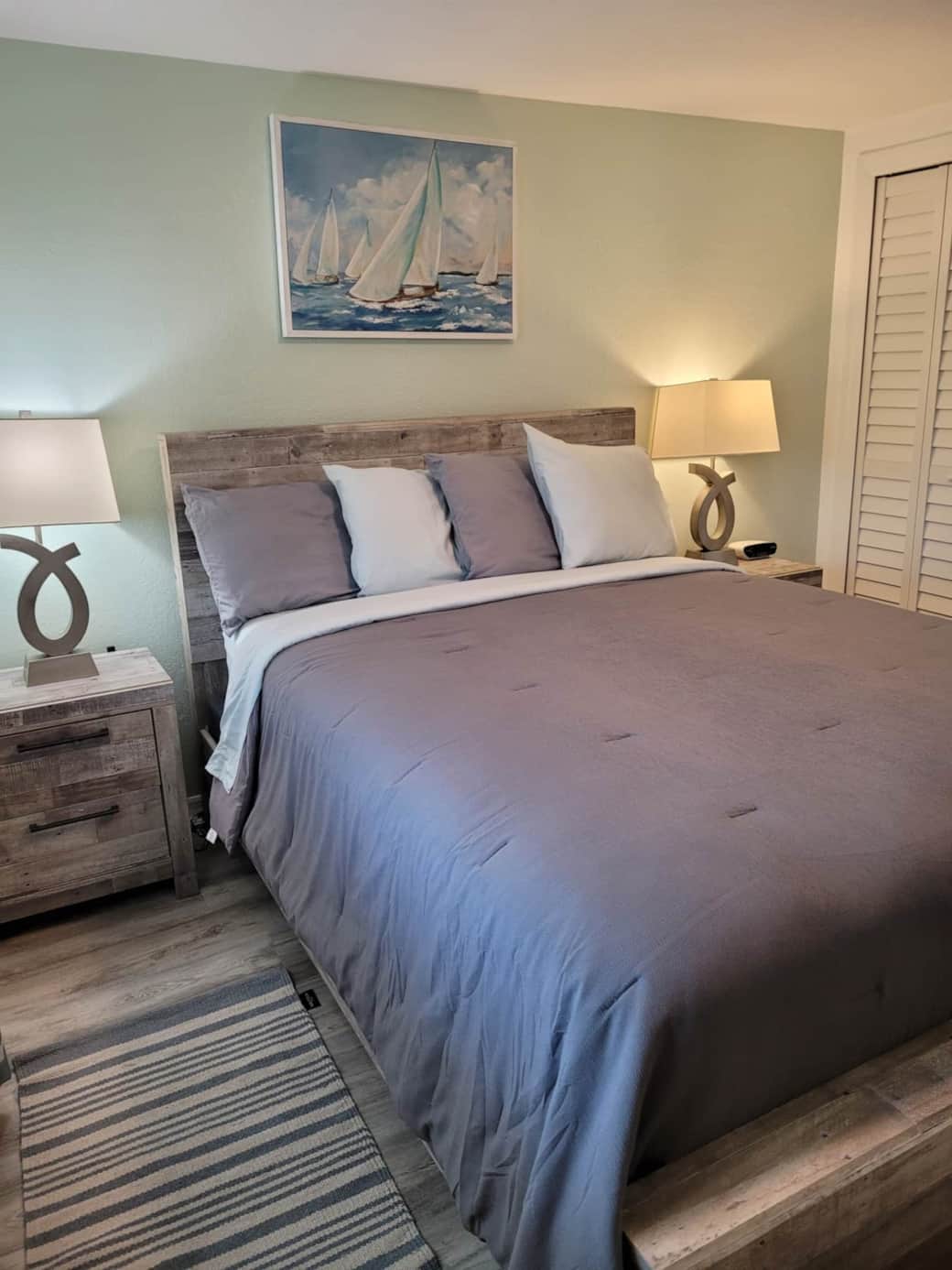 queen bed/bedroom queen bed/bedroom