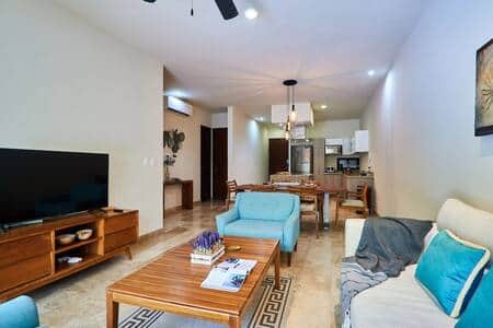 Living room oasis: Smart TV, refreshing AC.