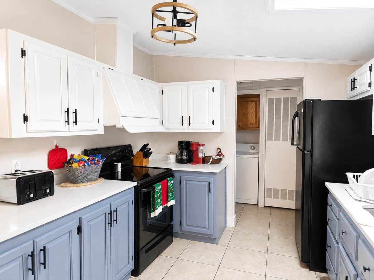 Fully equipped kitchen with everything you need for meals, snacks and island weekends