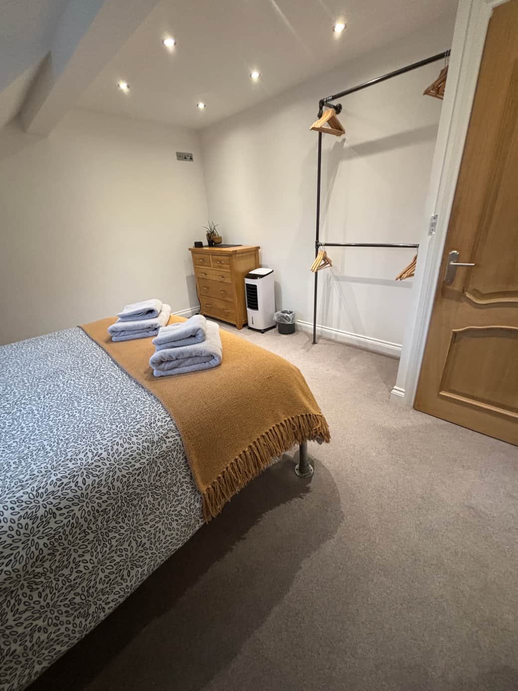 Front bedroom - Kingsize bed