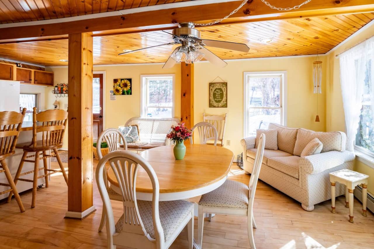 Family Farm kitchen! Full appliances and plenty of sitting areas to talk with the cook in the family!