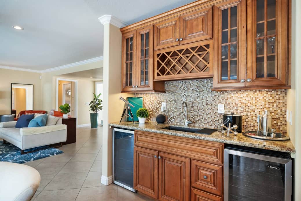 Full wet bar