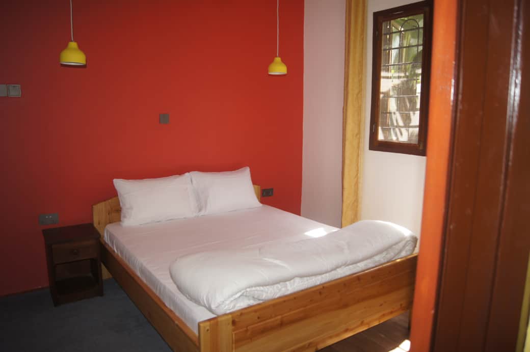 The Red Room Bedroom - Queen Size Bed