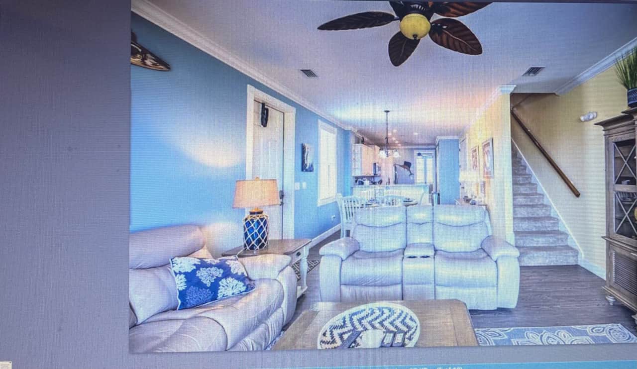 Recliner sofas