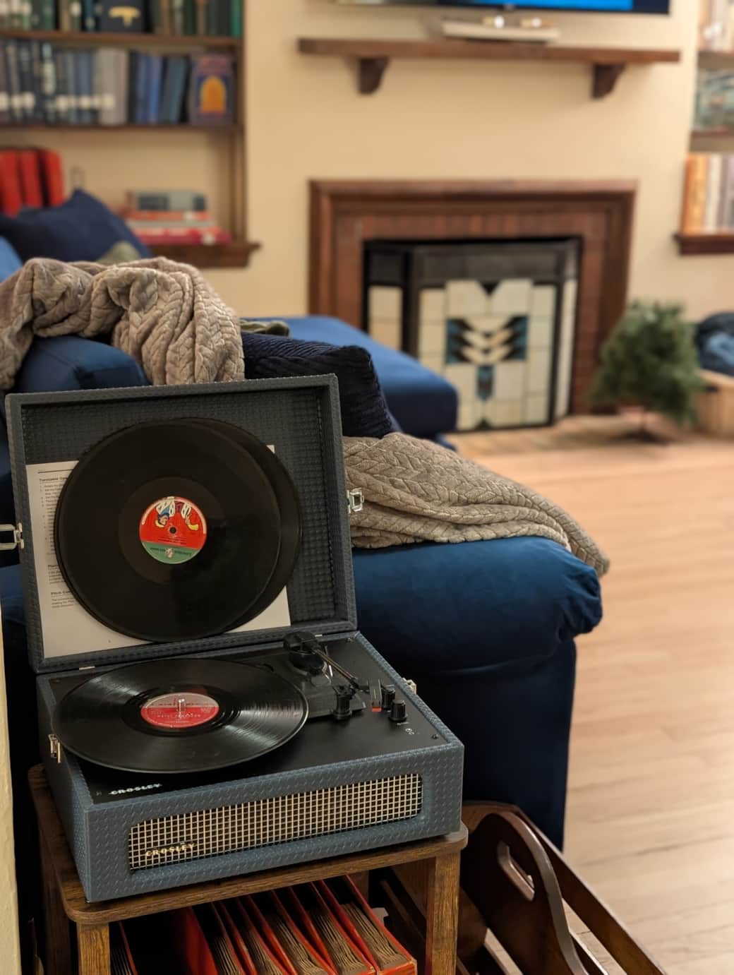 Enjoy bluetooth music or vintage records