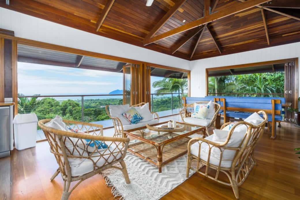 6. Stus Lookout - Sitting Area 6. Stus Lookout - Sitting Area