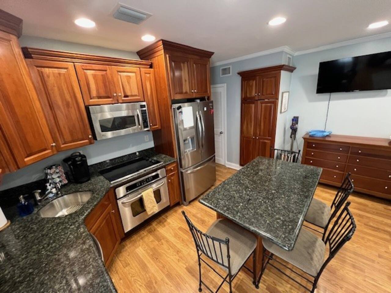 First Floor -1 Bedroom Condo Steps from Beach photo 9