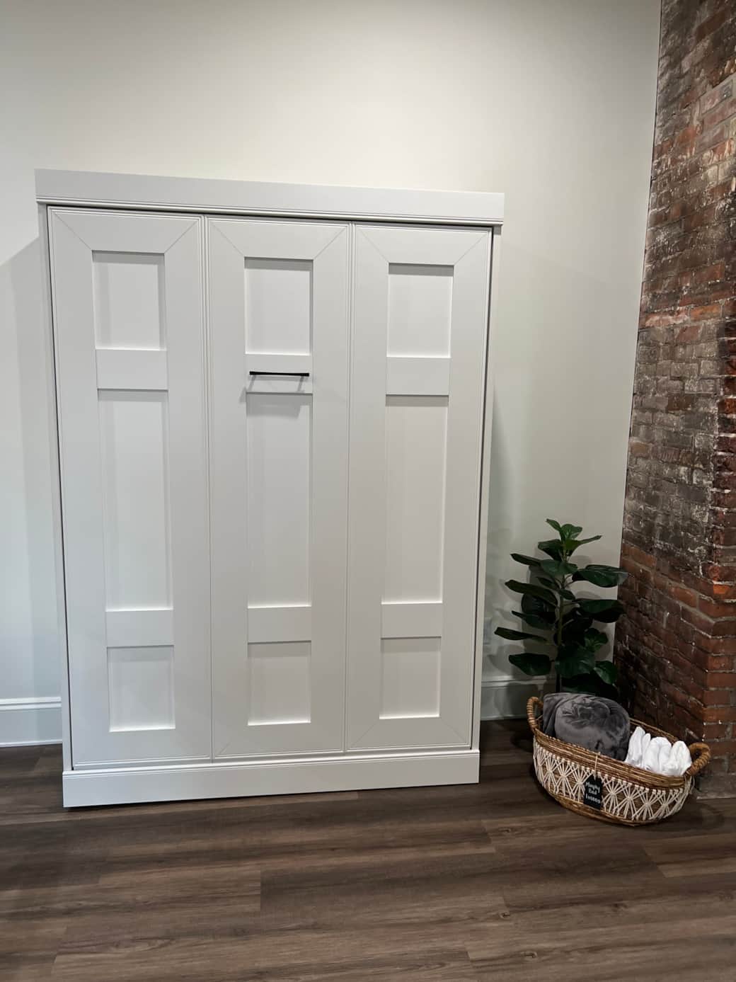 Transforming space effortlessly! Experience the magic of our Murphy bed—an ingenious solution that m