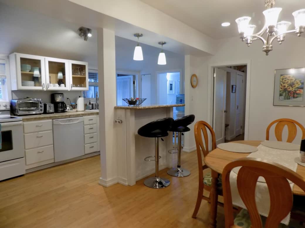 COTTAGE BAR (41) COTTAGE BAR (41)