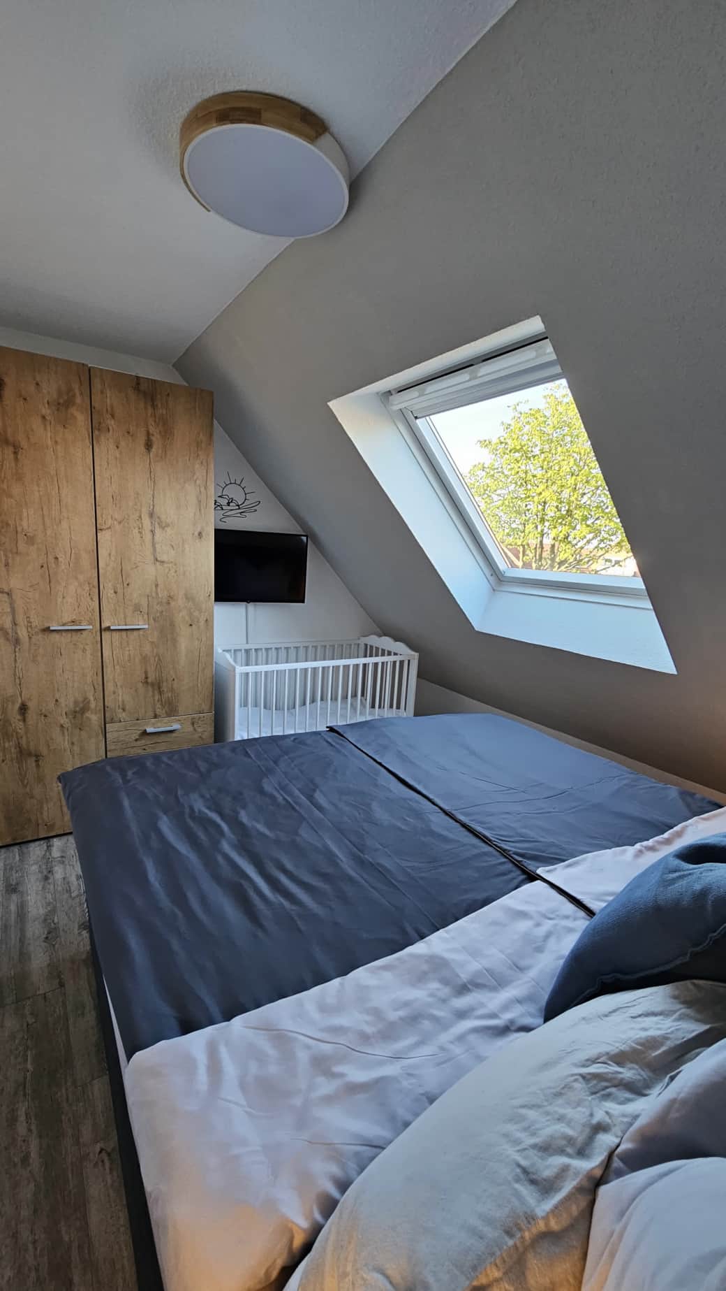 Schlafzimmer 1 (3)
