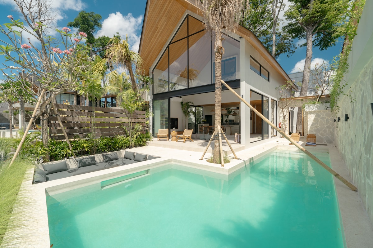 Villa Suri photo 1