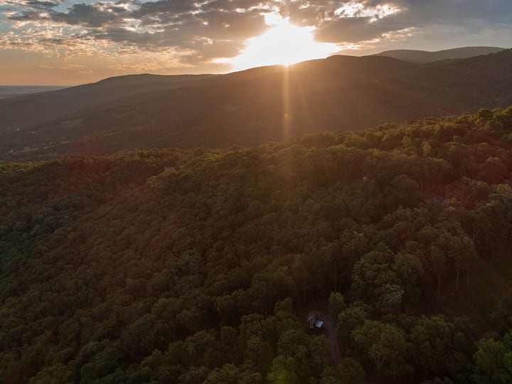Golden hour magic: Savor every moment of the mountain sunset from the comfort of this retreat.