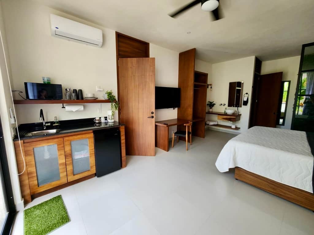 203 Interior (left) - connecting option with 204