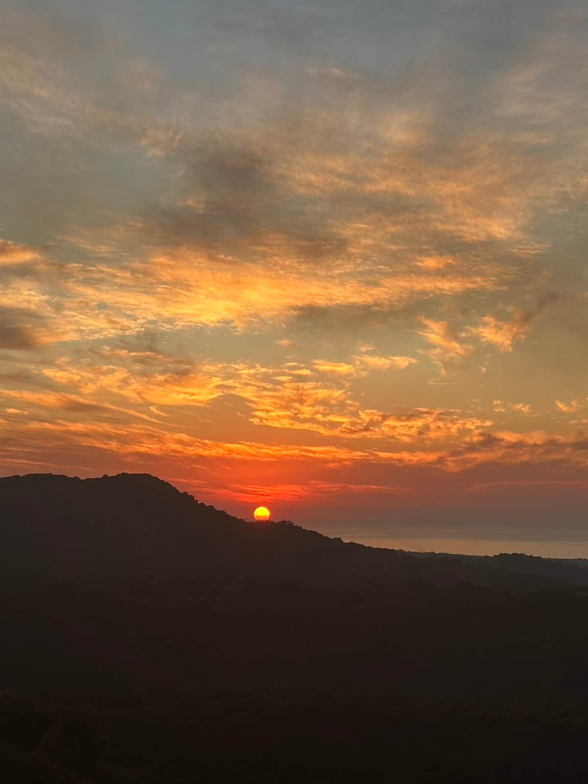 Cerros verdes arriba del pueblo de Altavista, Nayarit, cerca del sitio de petroglifos