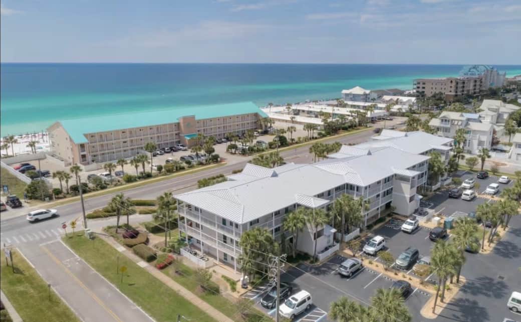 Only a few steps to the beach!