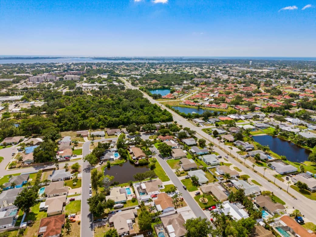 A bird's eye view of the surrounding area, highlighting Casita Haven Retreat's convenient location near parks, shopping, dining, and just a short drive from Florida's beautiful Gulf Coast beaches. 